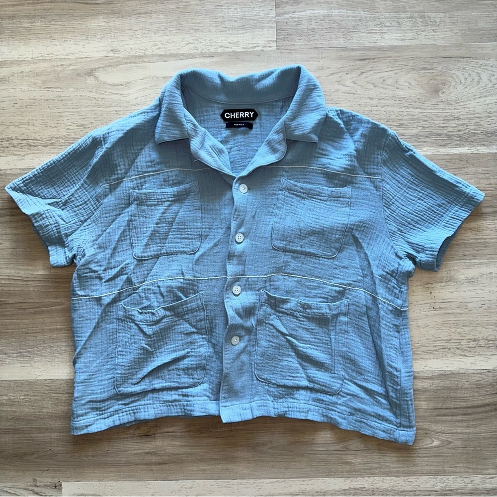 ‘cherry la’ cropped gauzy vacation shirt